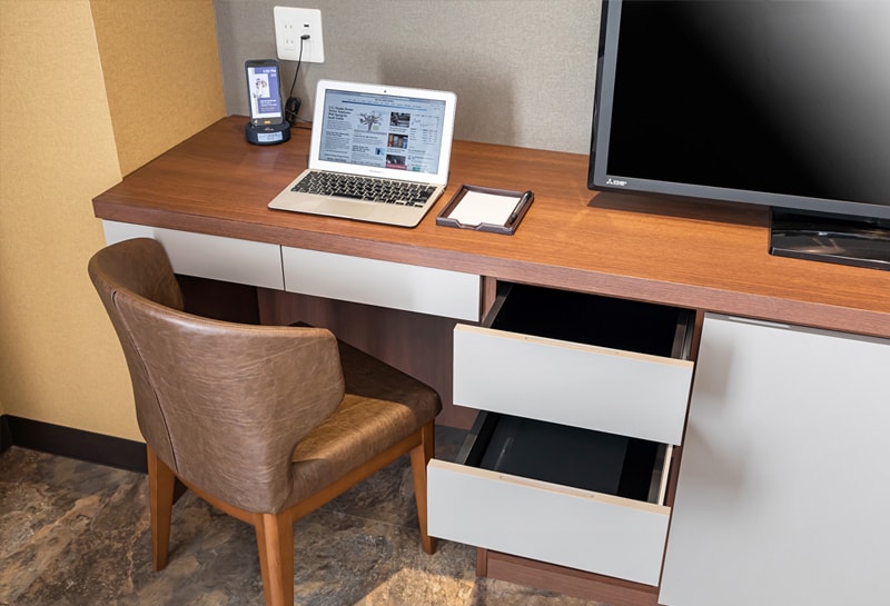 Desk / Plenty of Storage Room